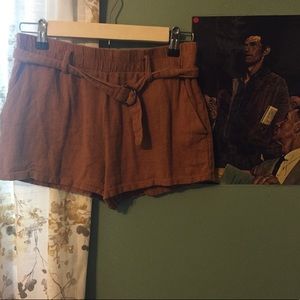 Super cute burlap short